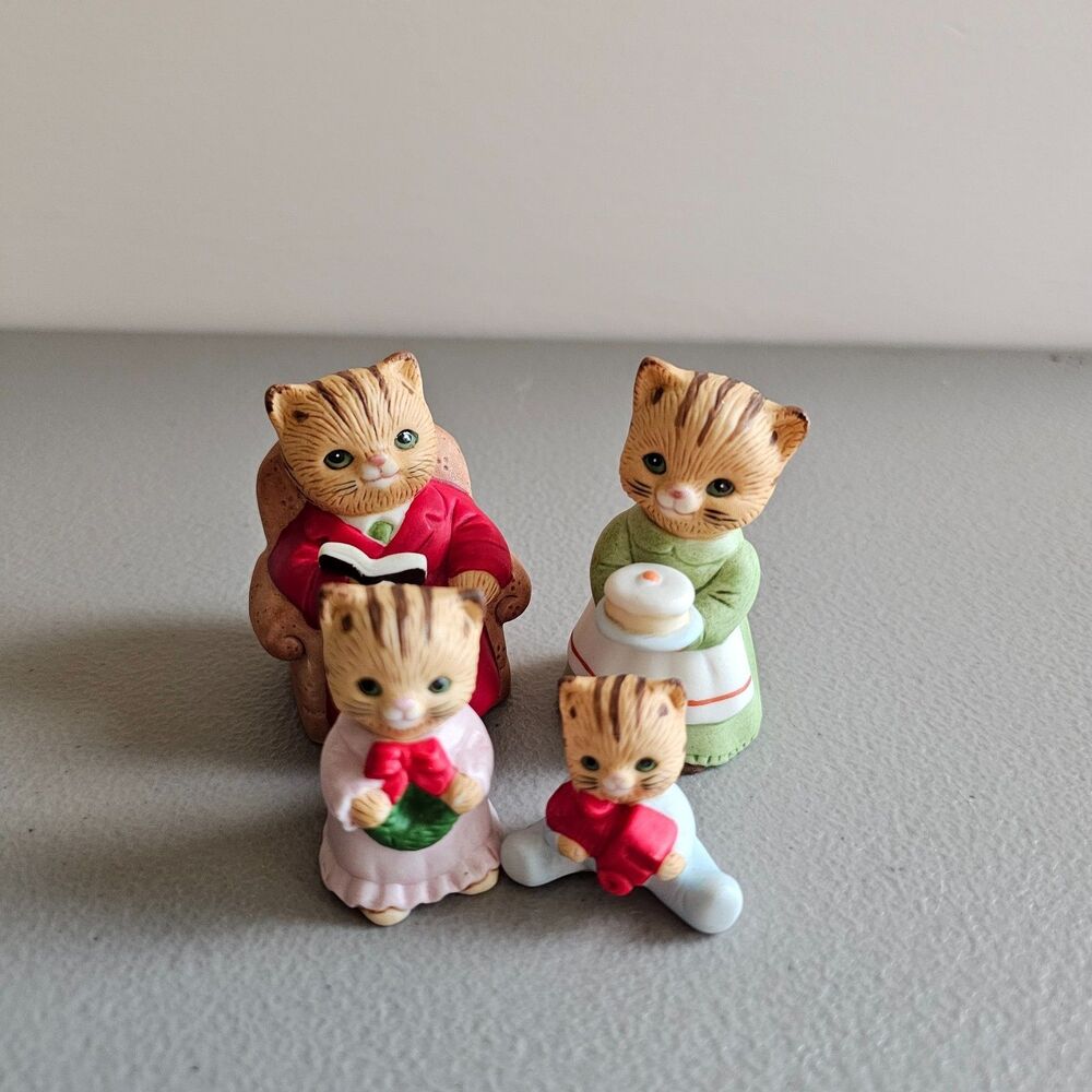 Cat Family Homco Christmas 5103 Kitten Dad Mom Baby Sister Porcelain Holiday